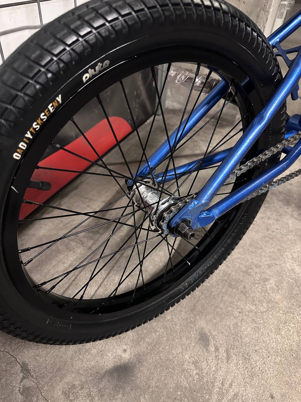Polerowana piasta Profile Mini — detal roweru z oferty